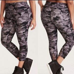 Torrid GRAY LATTICE BACK CAMO CROP ACTIVE LEGGING